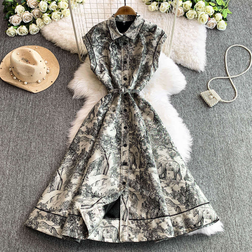 2026 new high-end elegant dress for women, low neck sleeveless waist tie, single breasted ink jacquard
