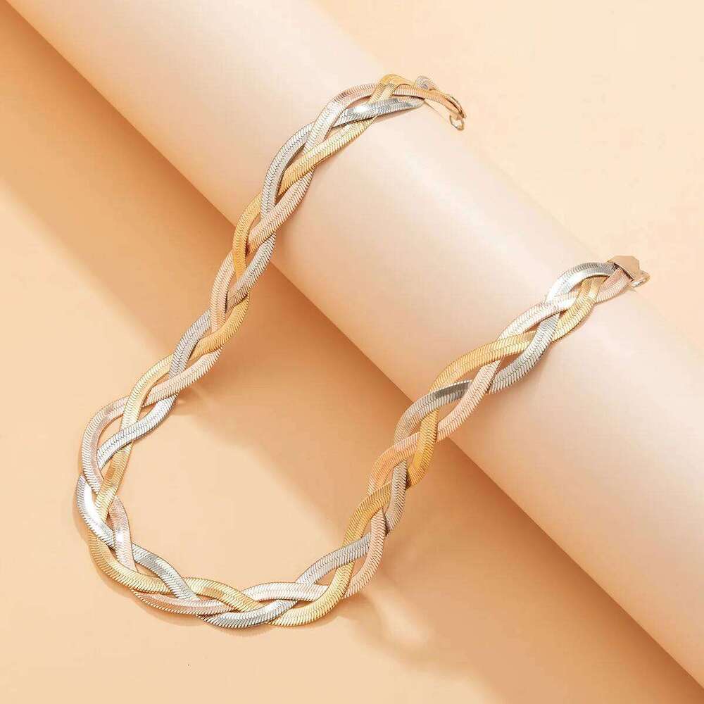 Boho Simple Twist Snake Chain Clavicle Necklace Women's Retro 2021 Fashion Metal Charm Color Necklaces Girl Jewelry Couple Gift H260312