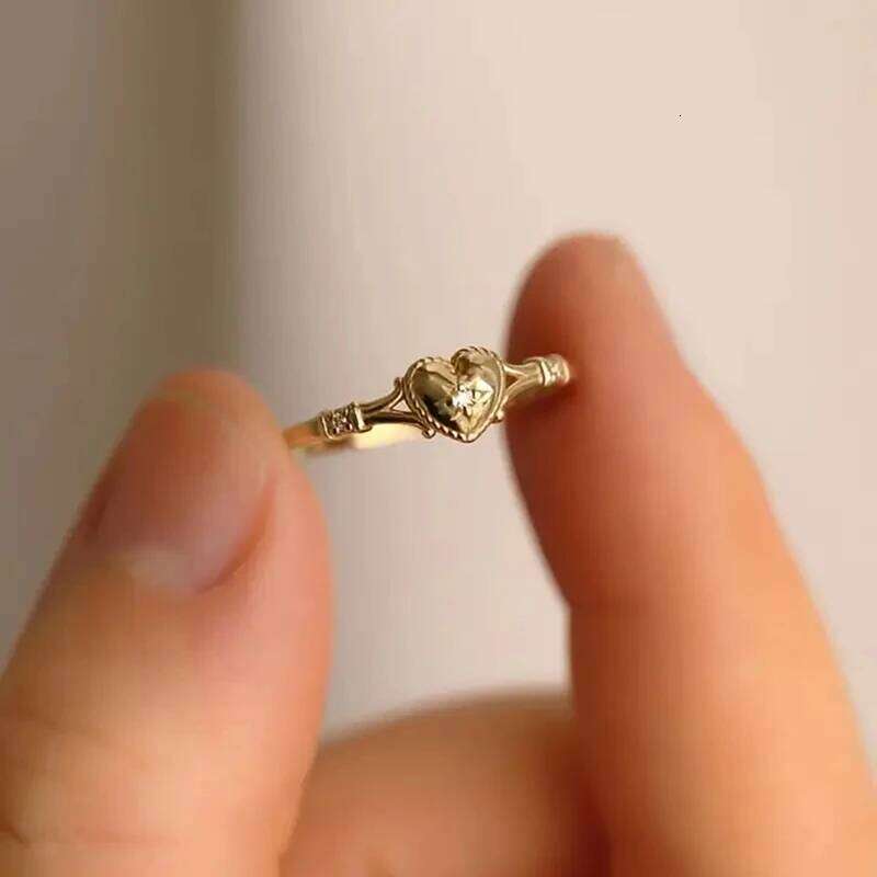 Huitan Gold Color Heart Rings with Shiny Cubic Zirconia for Women Delicate Wedding Band Accessories Trendy Engagement Jewelry H260312