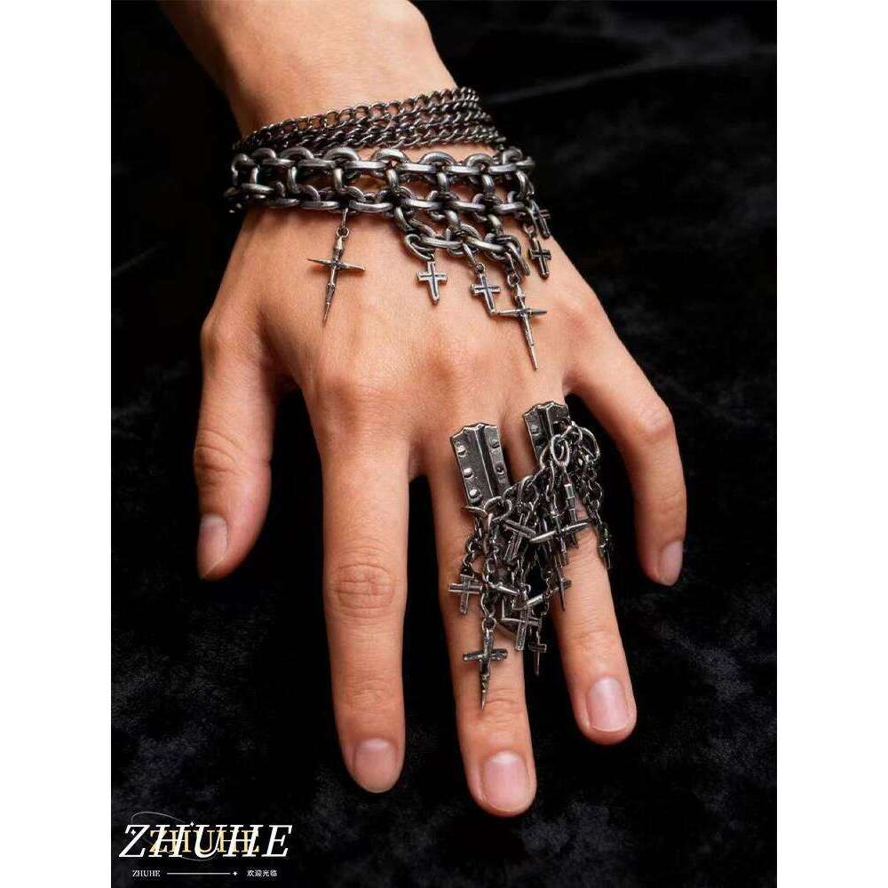 Edgy Cross Cluster Ring, Unisex Jewelry for Men and Women, Bold Fashion Finger Jewelry, Stylish Accessory Piece H260312