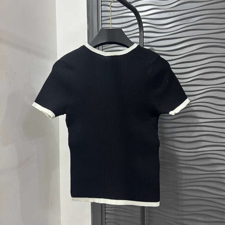 a24 Xiaoxiangfeng style high-end women's clothing 2026 summer new item hollow short sleeved color blocked round neck knitted contrast top