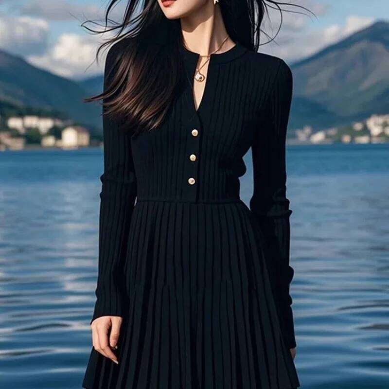 Knitted Dress with Waist-hugging Temperament Single-breasted Long-sleeved V-neck Design Pleated Short Skirt Z260313