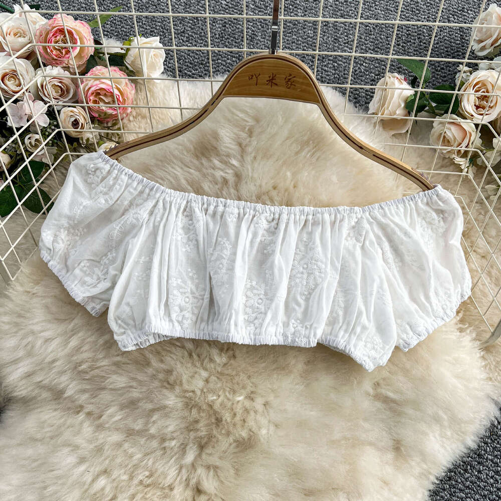 Designer Fairy pretends to be a 2026 summer French off shoulder bubble sleeve short sleeved hollowed out embroidered top