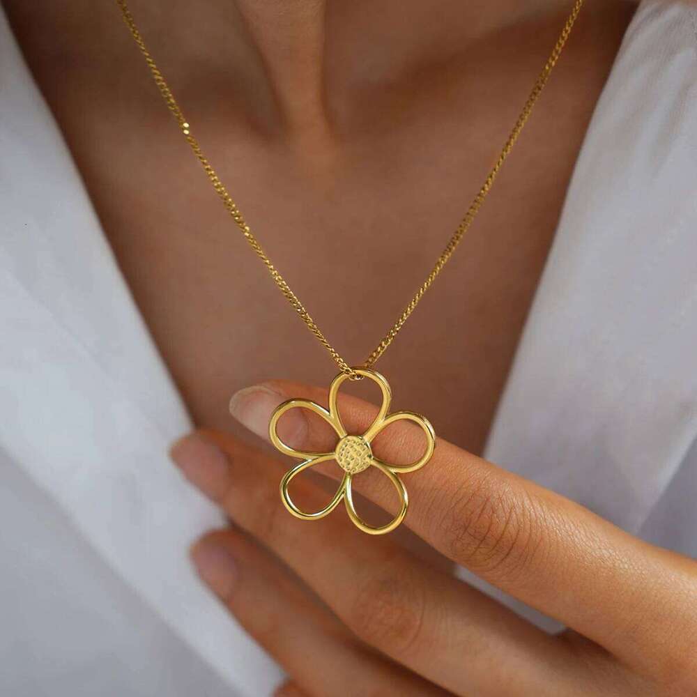 Minimalist Statement Metal 18K Gold Plated Daisy Flower Hollow Necklace Stainless Steel Waterproof Quality Fashion Jewelry Gift H260312