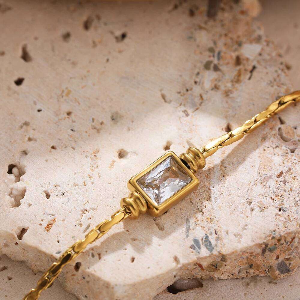 Retro Stainless Steel Creative Chain Necklace for Women Charm Shiny Square Crystal Pendant Necklaces Wedding Jewelry Gifts H260312