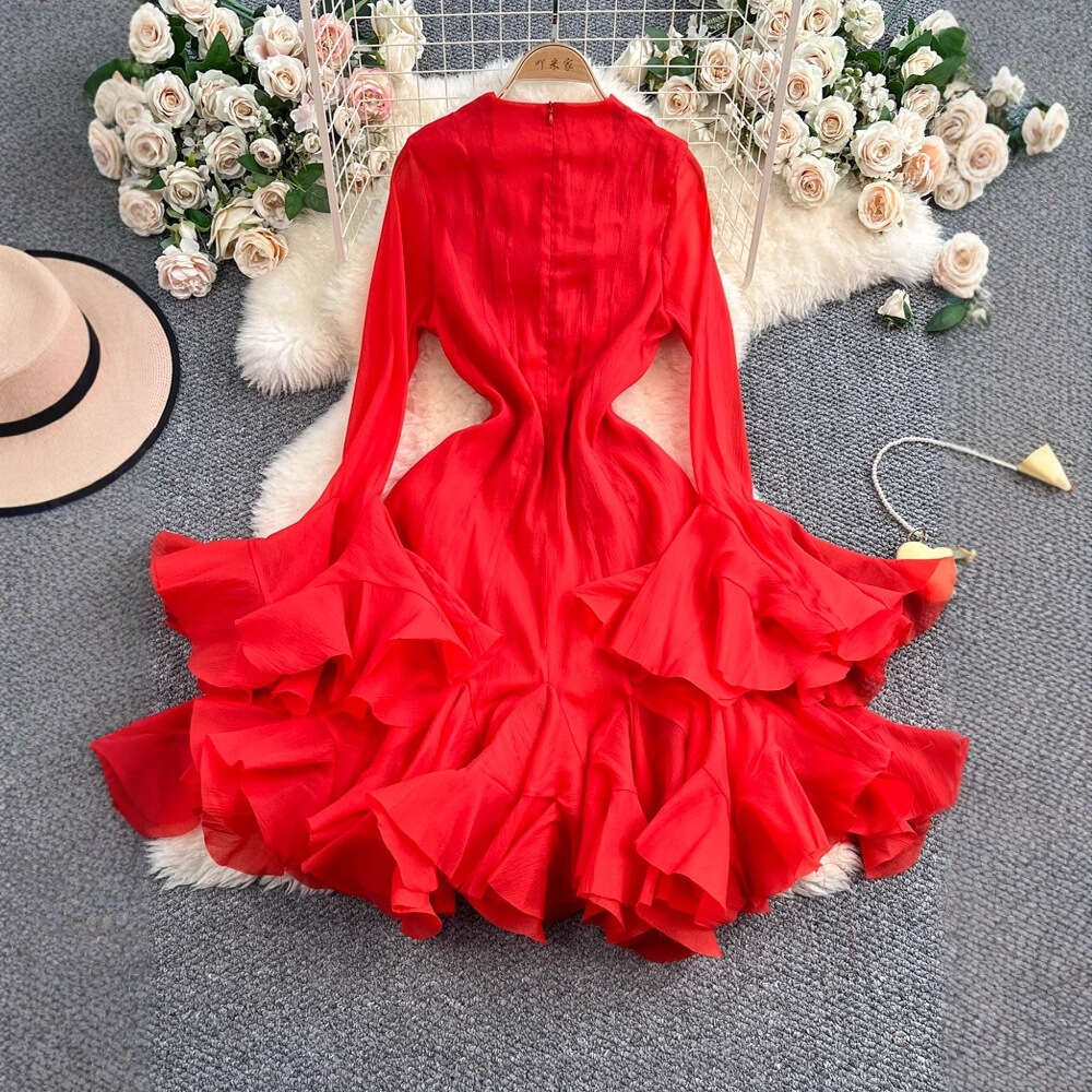 Designer's niche long sleeved slim fit waist cinched women's sweet pleated dress for spring and autumn high-end vacation style