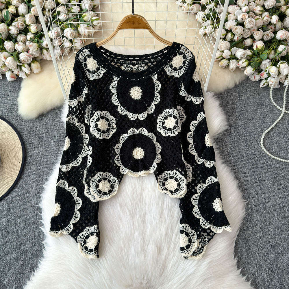 2026 autumn and winter bohemian retro casual multifunctional loose hollow crochet tassel knitted long sleeved cardigan