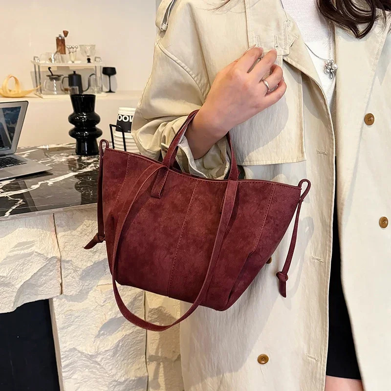 Light Solid PU Hasp Shoulder Bag for Women Commuting Frosted Leather Handbag 2026 Large Capacity Niche Tote Bags 260303