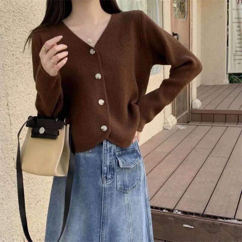Autumn Korean Soft Waxy Solid Color V-neck Cardigan Short Stacked Knitted Sweater Versatile Z260313