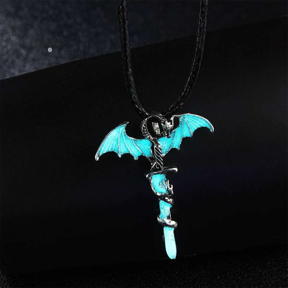 Vintage Steampunk Luminous Dragon Pendant Necklace For Women Men Glow In The Dark Animal Clavicle Chain Punk Hallowen Jewelry H260312