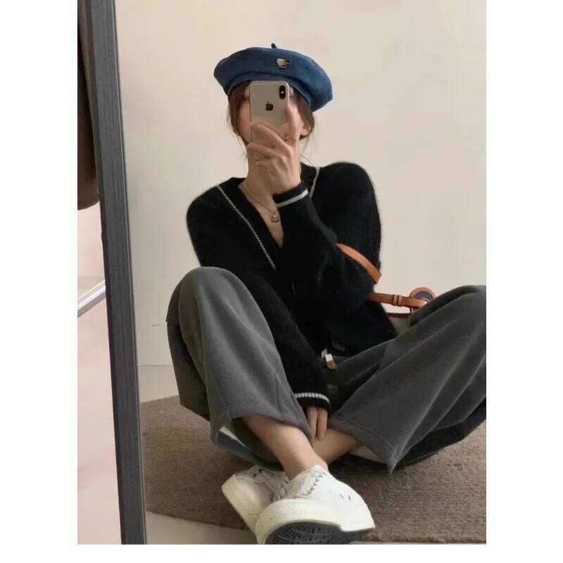 French Retro V-neck Contrasting Color Knitted Cardigan Women's Autumn and Winter Loose Short Top Z260313