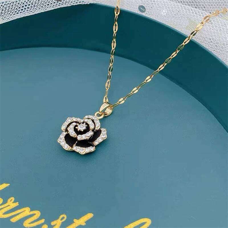 New Sexy Temperament Black Rose Pendant Stainless Steel Necklaces For Women Korean Fashion Female Clavicle Chain Jewelry Gift H260312