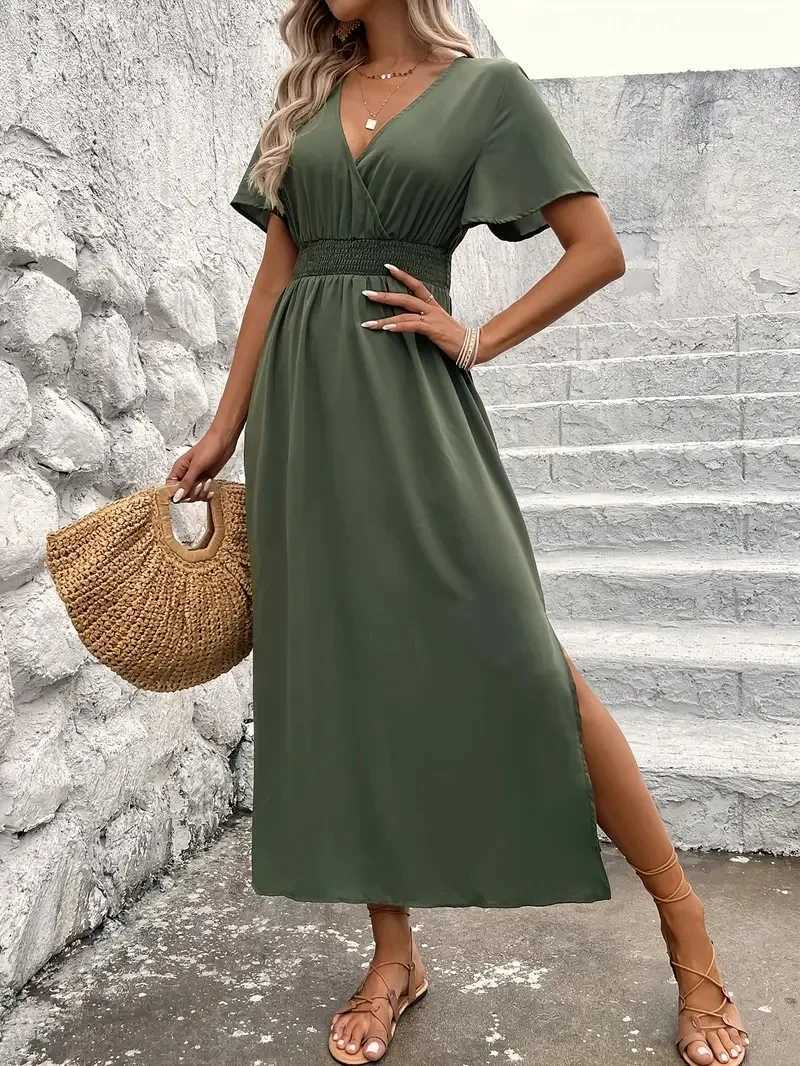 Fashionable Womens Olive Green V-Neck Waist-Defining Midi Dress with Side Slit Short Sleeves Casual Everyday Date DressT260314