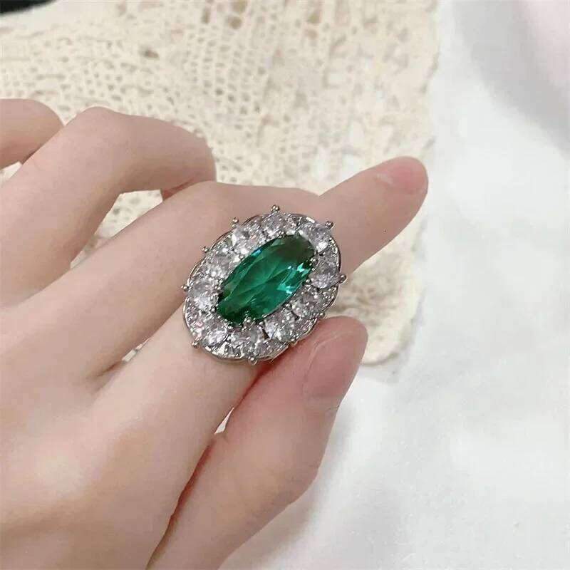 Old European Stylish Cluster Green Oval Adjustable Rings Halo Jewelry H260312