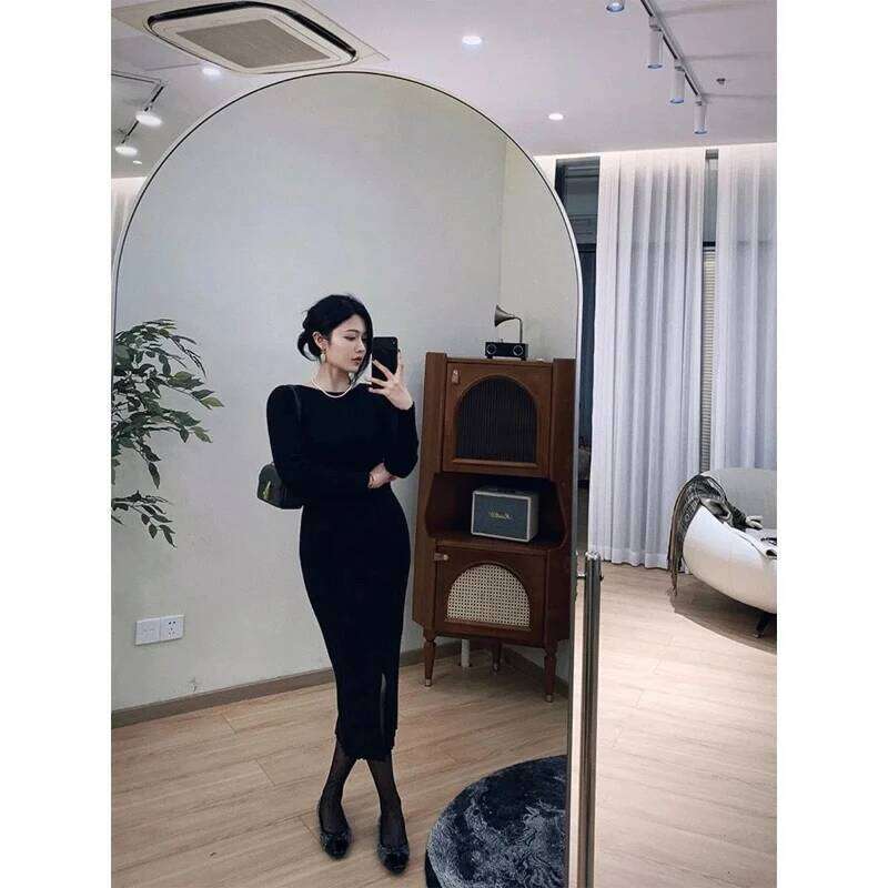 Minimalist Round Neck Knitted Dress Women in Autumn and Winter Maillard Temperament Waist Cinching Base Hip Hugging Fur Skirt Z260313