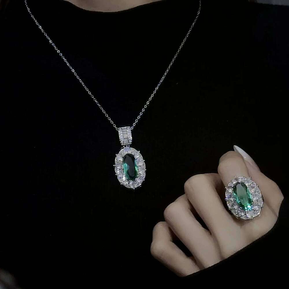 Old European Stylish Cluster Green Oval Adjustable Rings Halo Jewelry H260312