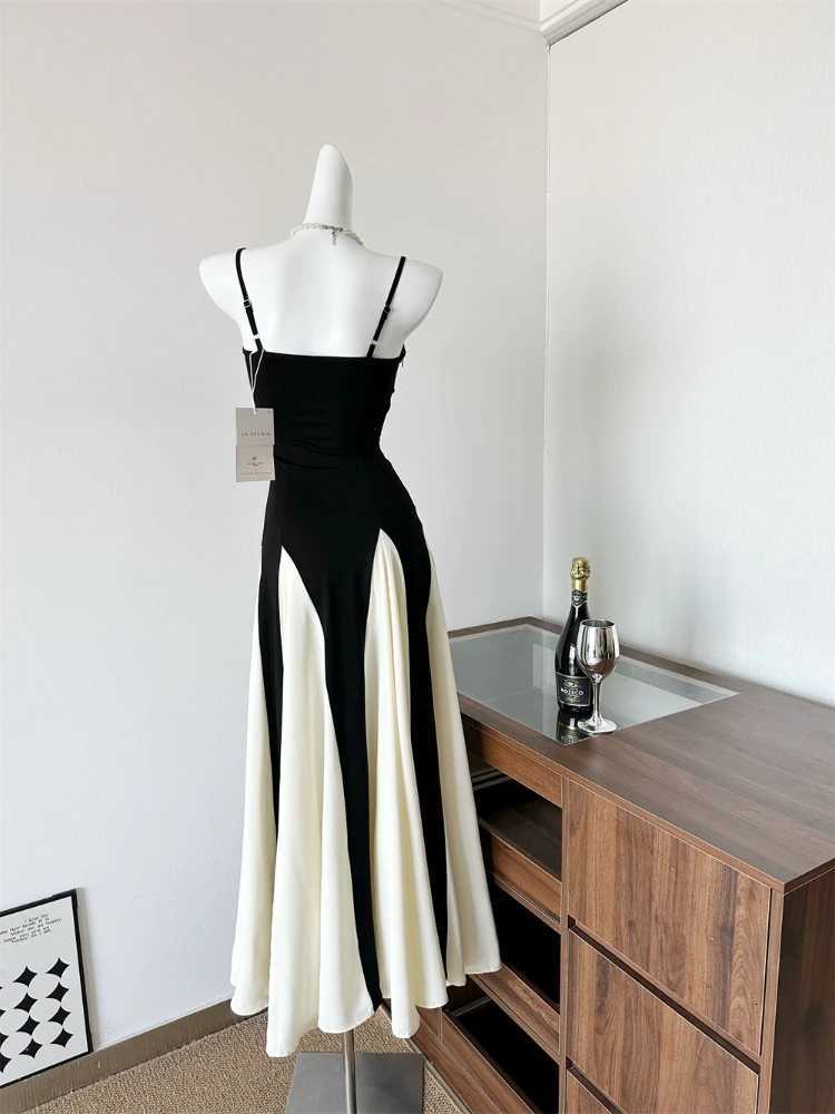 2025 Women Fashion Pleated Ruffle Hem Lace Dresses Sexy Bustier Backless Halter A-Line Dresses Sexy Lady Maxi Beach Party GownsT260314