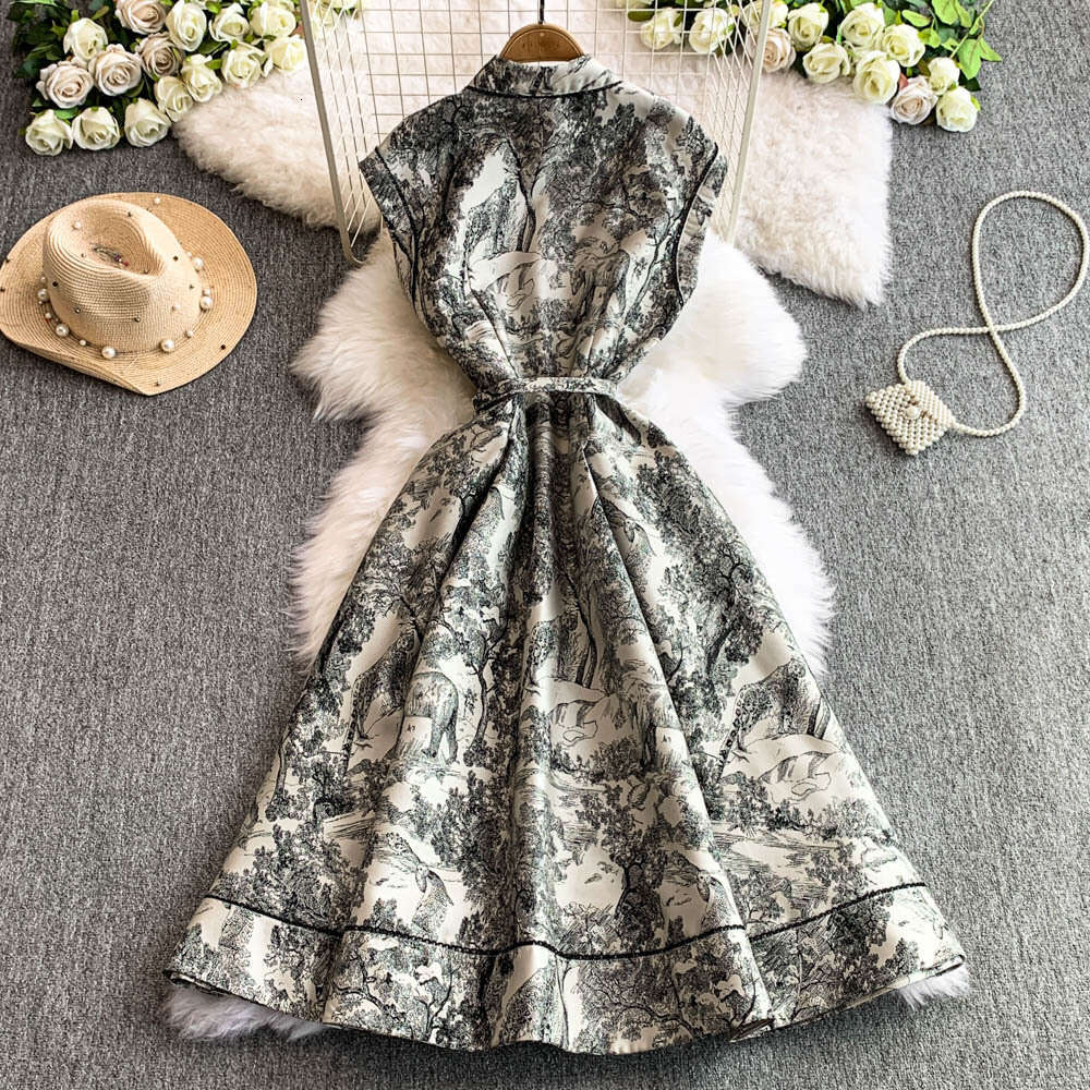 2026 new high-end elegant dress for women, low neck sleeveless waist tie, single breasted ink jacquard