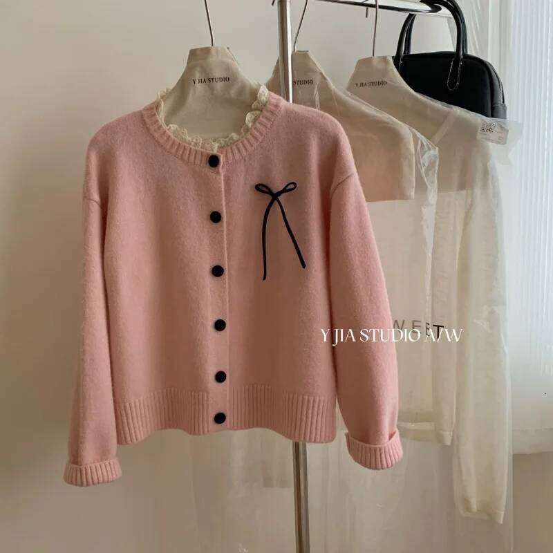 Retro Lace Spliced Gray for Women in Autumn and Winter Style Chic Round Neck Button Knitted Sweater Z260313