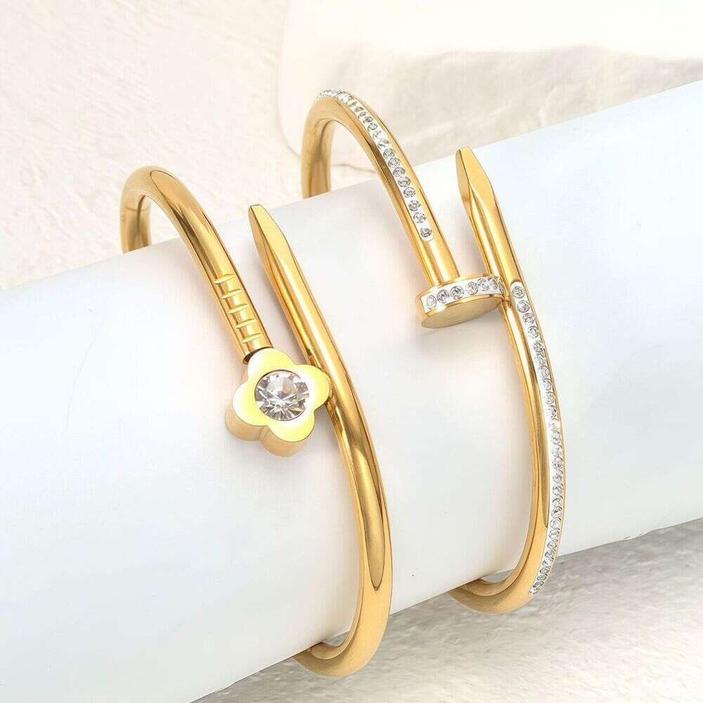 Fashion Jewelry Collection Trendy Clover-Shaped Bracelet Minimalist and Versatile Classic Elegance Exquisite Party Accessory Everyday Wear Jewelry Bra