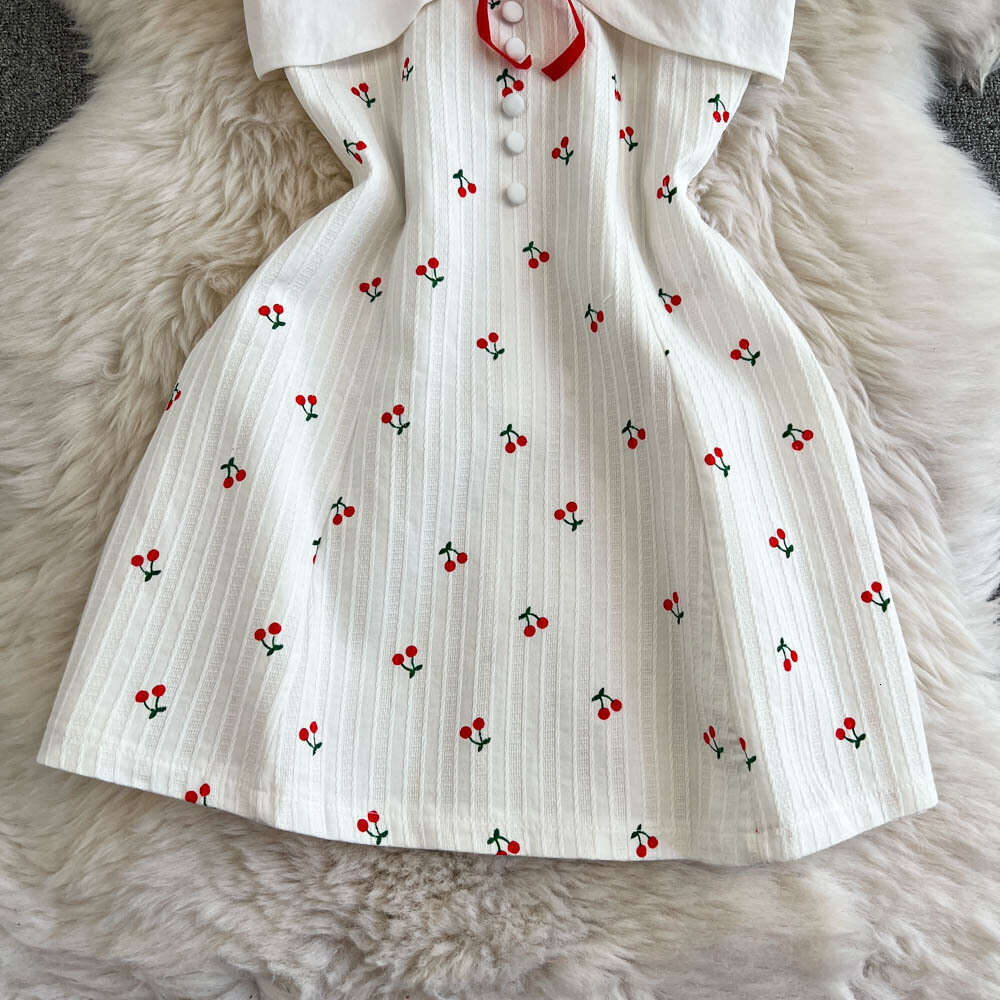 Designer's A13 sweet and spicy deep V-back printed waist cinching women's age reducing dress with pure desire style and sexy slimming A-line