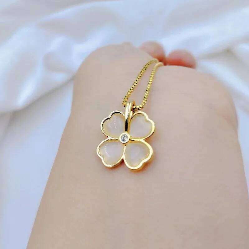 Exquisite Stainless Steel Beautiful Flower Necklace Fashion Classic Geometric Niche Light Clavicle Chain Girls Gift H260312