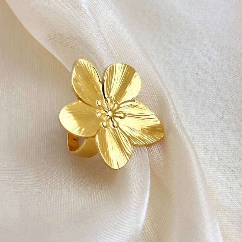 LATS 2024 New Flower Ring for Women Simple Temperament Party Fashion Trendy Charm Waterproof Jewelry Gifts Wholesale H260312