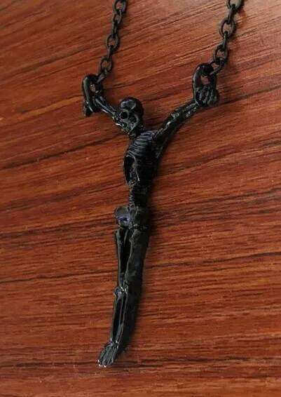 Gothic Skeleton Cross Skull Necklace Anatomical Bone Halloween Anatomy Disco Pub Soul Black Pendant Goth Jewelry H260312