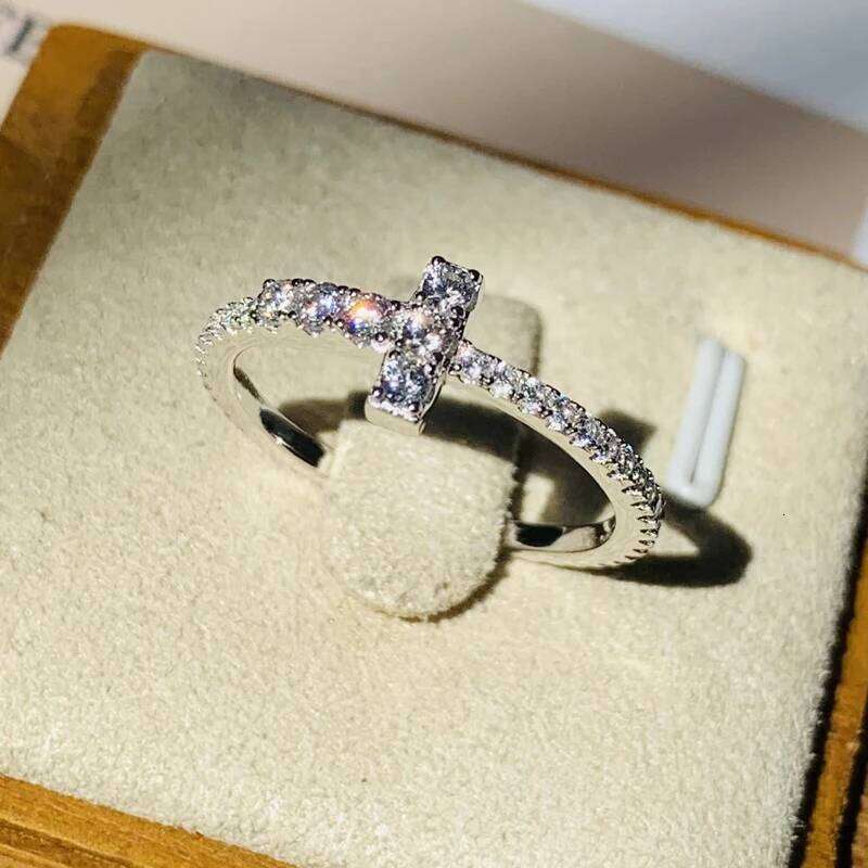 Huitan Simple Stylish Cross Design Women Rings Full Paved Crystal Cubic Zirconia Delicate Bridal Ring for Wedding Trendy Jewelry H260312