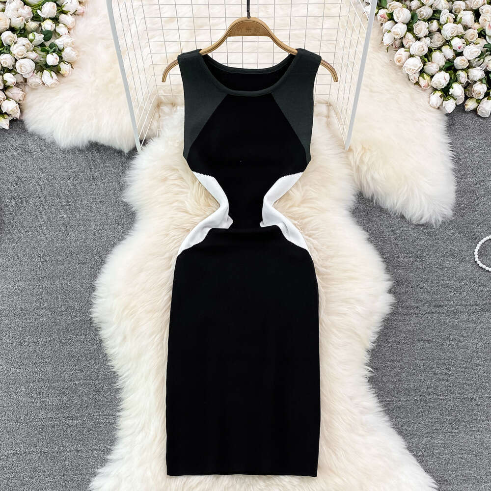 2026 Korean style chic color blocked round neck vest summer new slim fit sleeveless knitted tight A13 fitting dress