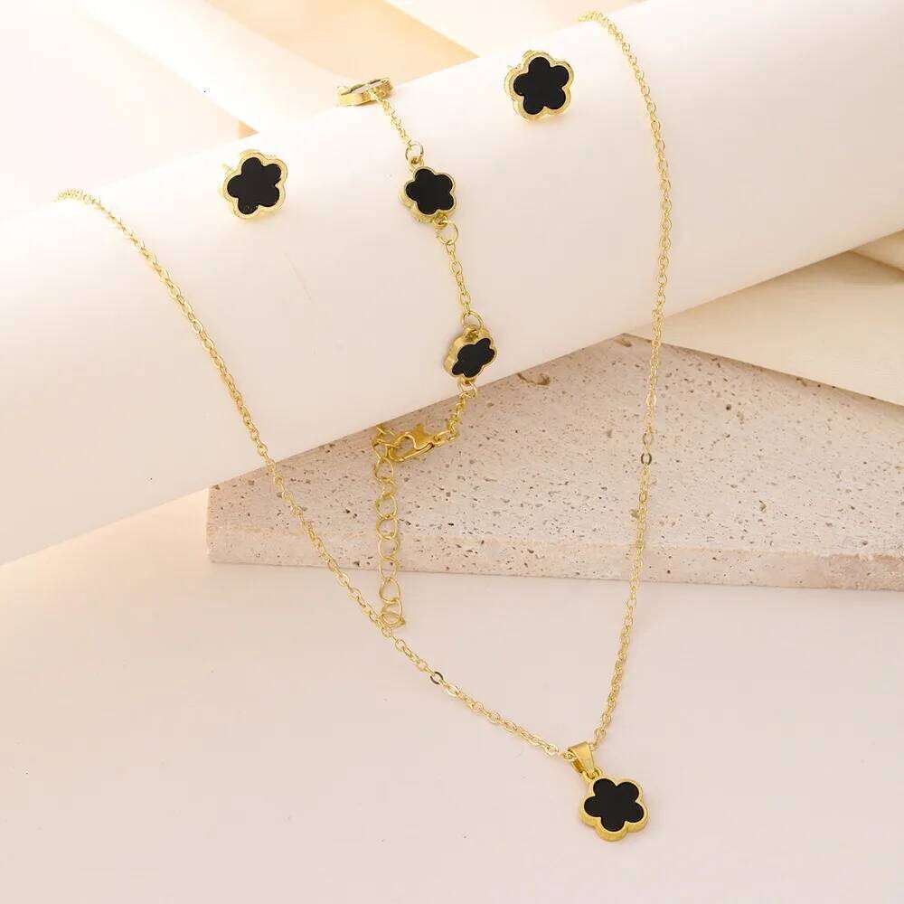 Lucky Five-petal Flower Five- Cr Earrings Necklace Three-piece Set for Woman Stylish Accessories Party Jewelry H260312