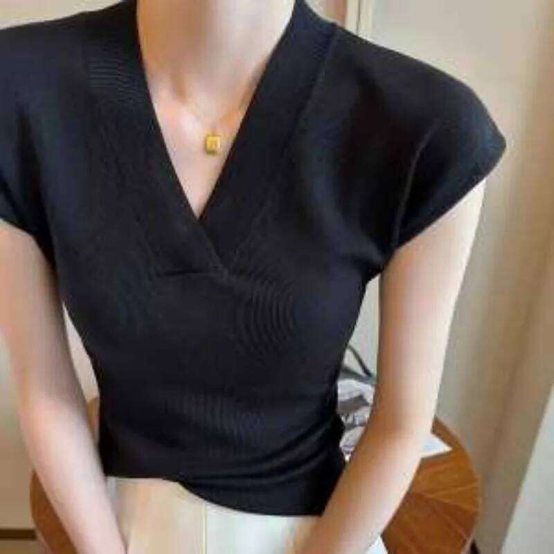 Ice Silk Knitted Sweater Bottoming Shirt for Women Thin Summer New V-neck Fashion Temperament Short-sleeved Top Z260314