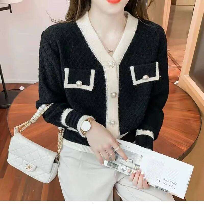 Autumn And Winter Color-blocking Knitted Women Cardigan Long-sleeved V-neck Short 2023 New Coat Fashion All-match Top Z260314