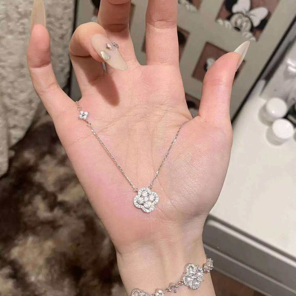 Lxxsss Lucky Cr Necklace for Women, Light , Niche, High-End, Sparkling Clavicle Chain, Birthday Gift H260312