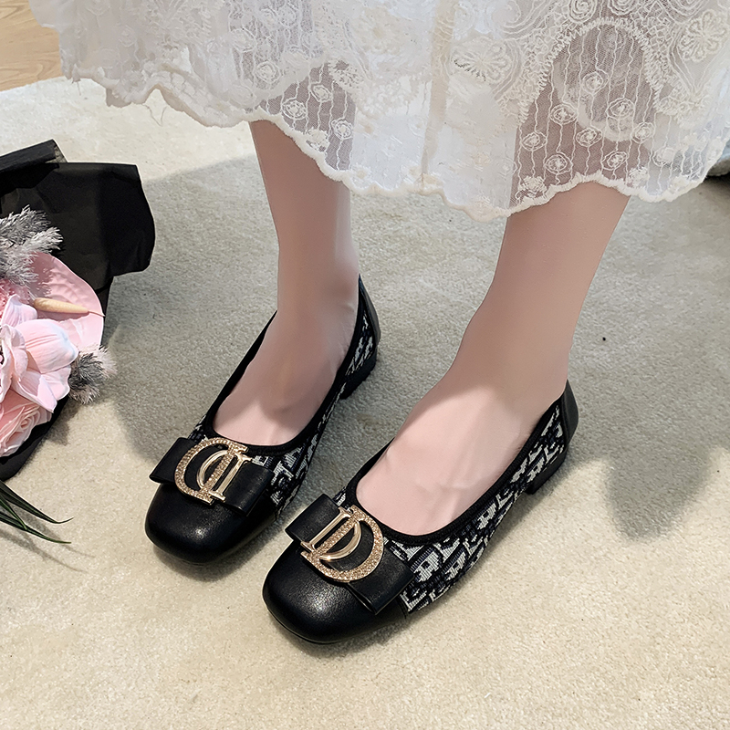 Womens Luxury Shoes Round Head Low Heel Shoes Soft Soled Metal Design Comfortable Work Shoes Sexy Style Square Head Embroidery Skirt Low Heels designe