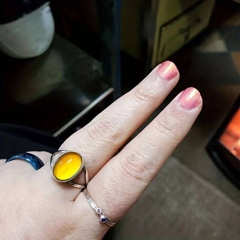 1pc Color Changing Moon Stone Ring - Fashionable Jewelry Gift For Women Girls, Emits Positive Vibes And Enhances Mood H260312