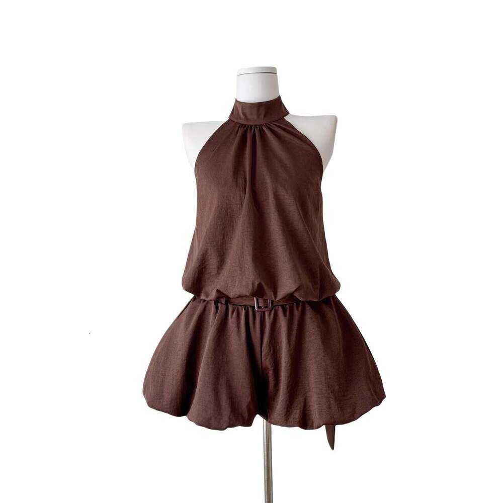 Internet celebrity hot girl with stunning and elegant flower backless collar sleeveless top, high waist slim fit shorts set