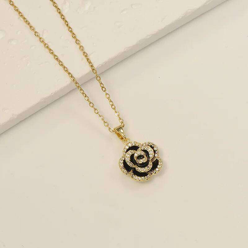 2025 New Korean Style Jewelry Necklace Fairy-Like Versatile Simple Choker Heart Pearl Collarbone Chain Wholesale H260312