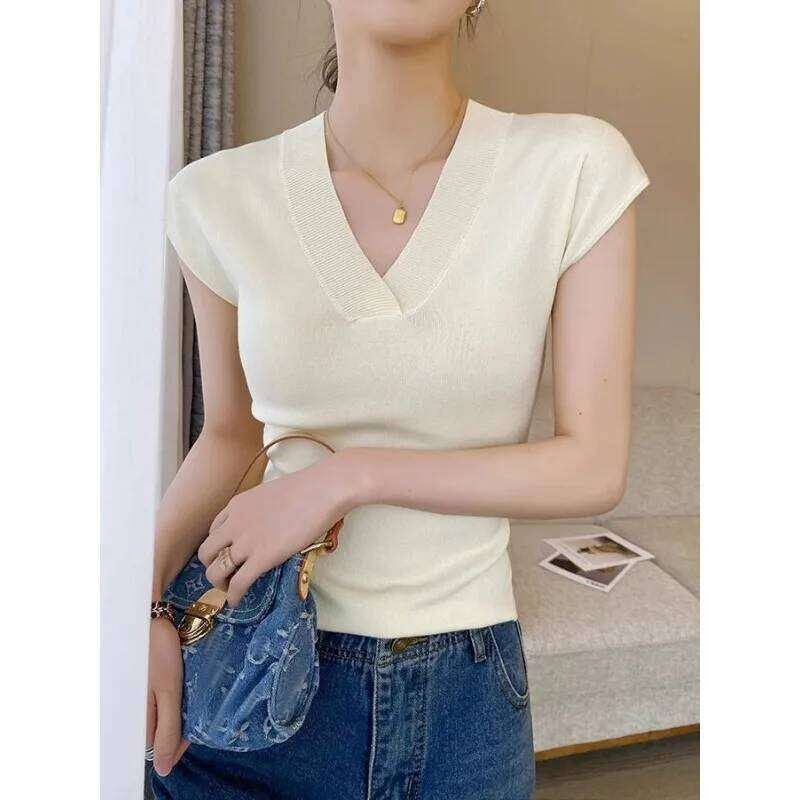 Ice Silk Knitted Sweater Bottoming Shirt for Women Thin Summer New V-neck Fashion Temperament Short-sleeved Top Z260314