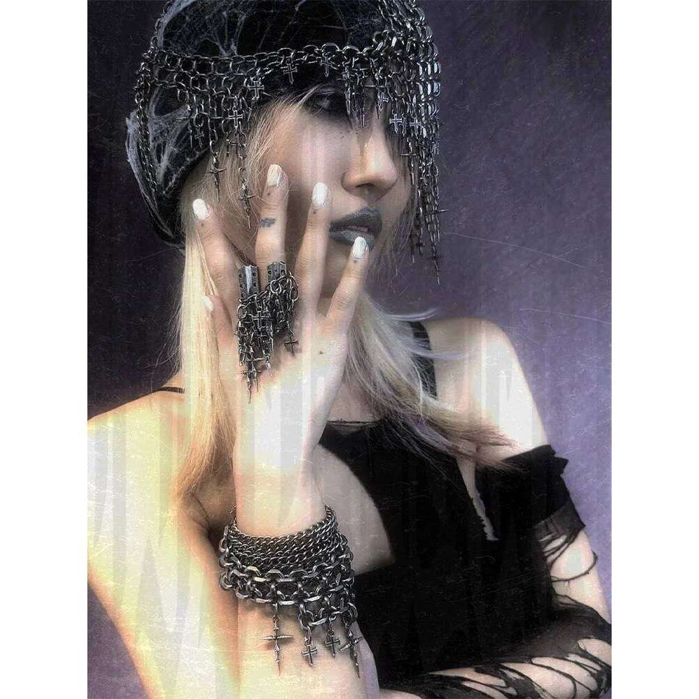 Edgy Cross Cluster Ring, Unisex Jewelry for Men and Women, Bold Fashion Finger Jewelry, Stylish Accessory Piece H260312