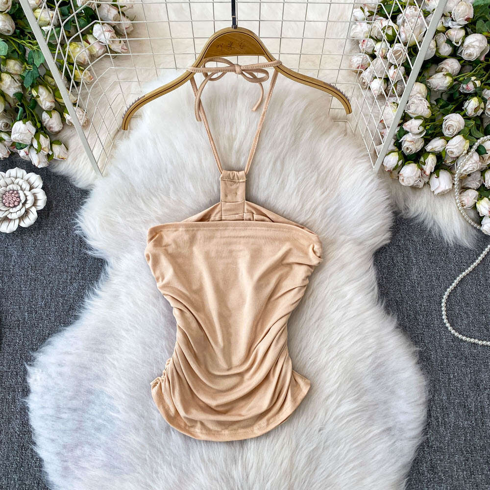 Designer European and American niche pearl jewelry suspender women's 2026 summer new item pleated waist slimming short for outerwear