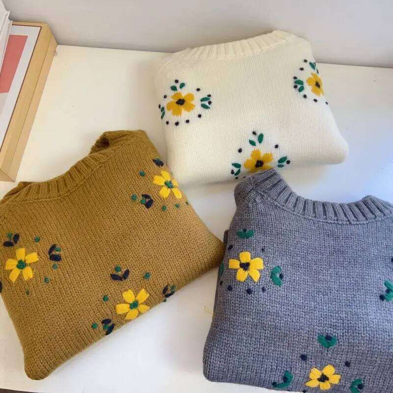 Korean style embroidered knitted sweater women's autumn and winter new round neck pullover with thick velvet short floral top Z260314