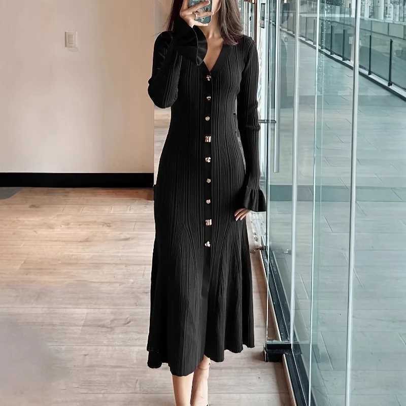 2025 Autumn and Winter French Elegant Pullover Dress Slim Fit and Slimming Knitted Womens Long Sleeved Temperament Long SkirtT260314