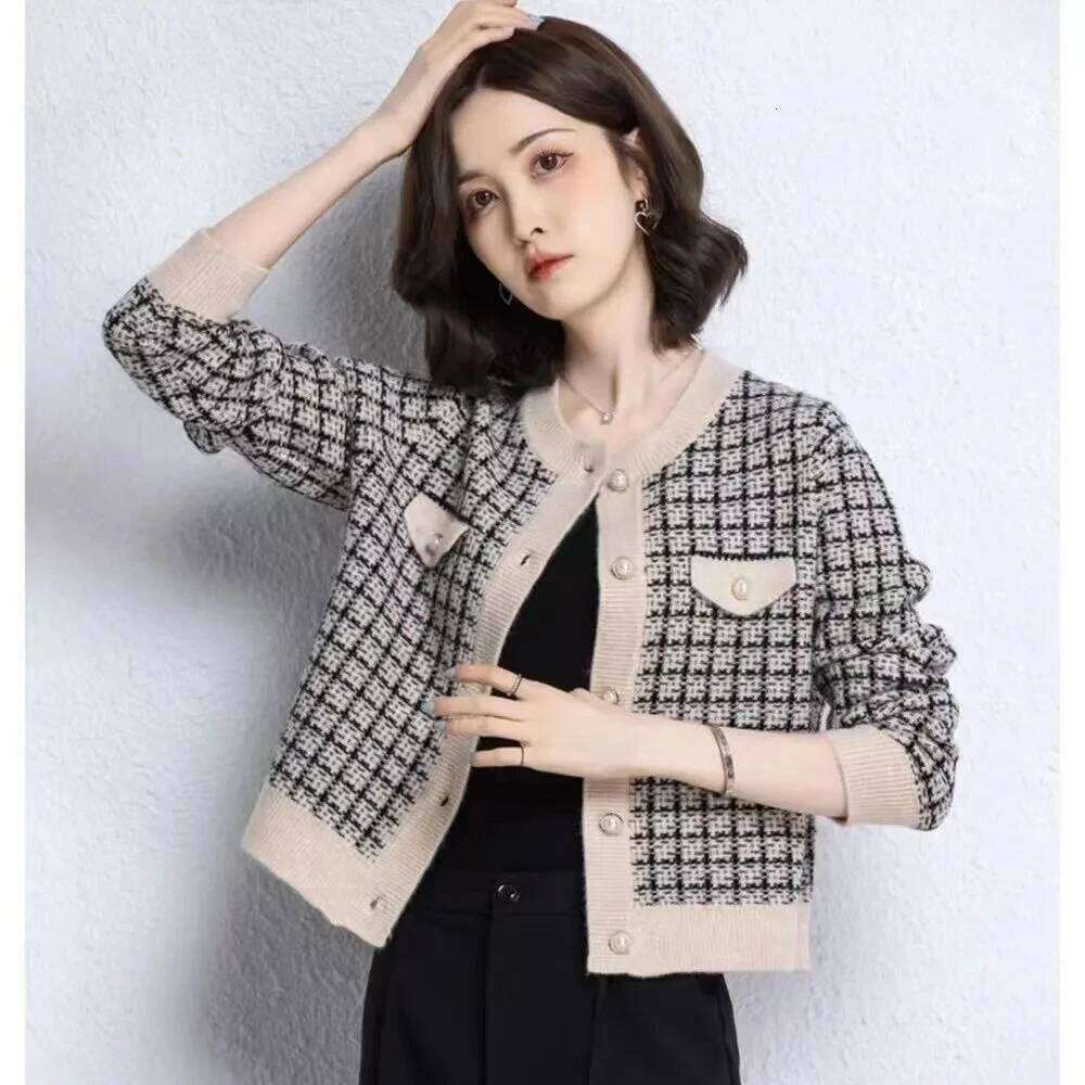 New Spring Autumn Small Fragrant Wind Cardigan Coat Women Short Jacket Plaid Joker Knitted Sweater Ladies Top Outerwear Z260313