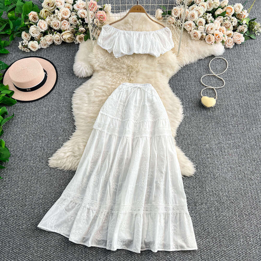 Designer Fairy pretends to be a 2026 summer French off shoulder bubble sleeve a20 short sleeved hollowed out embroidered top