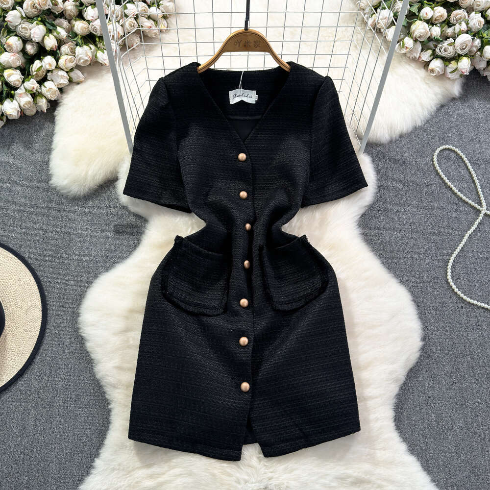 2026 designer French V-neck dress with high-end texture, perfect elegance and slimming A12 for summer, unique and niche