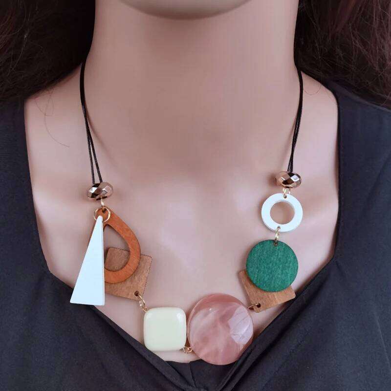Vintage Wooden Geometric Pendant Necklace with Collar Handmade Ethnic Statement Bib Necklaces for Women Neck Jewelry H260312