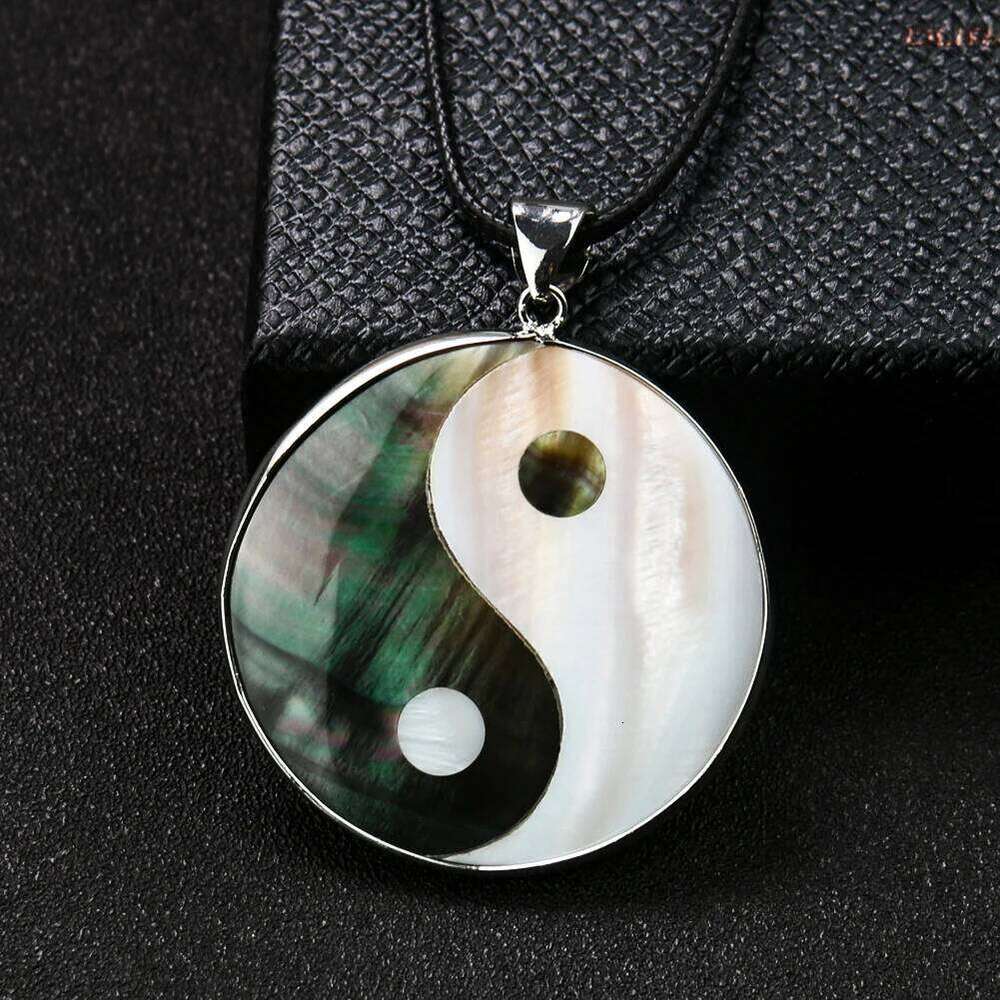 Natural Shell Tai Ji Yin Yang for Women Men Classic Black White Chinese Taoism Signs Pendant Necklace Jewelry Gift H260312