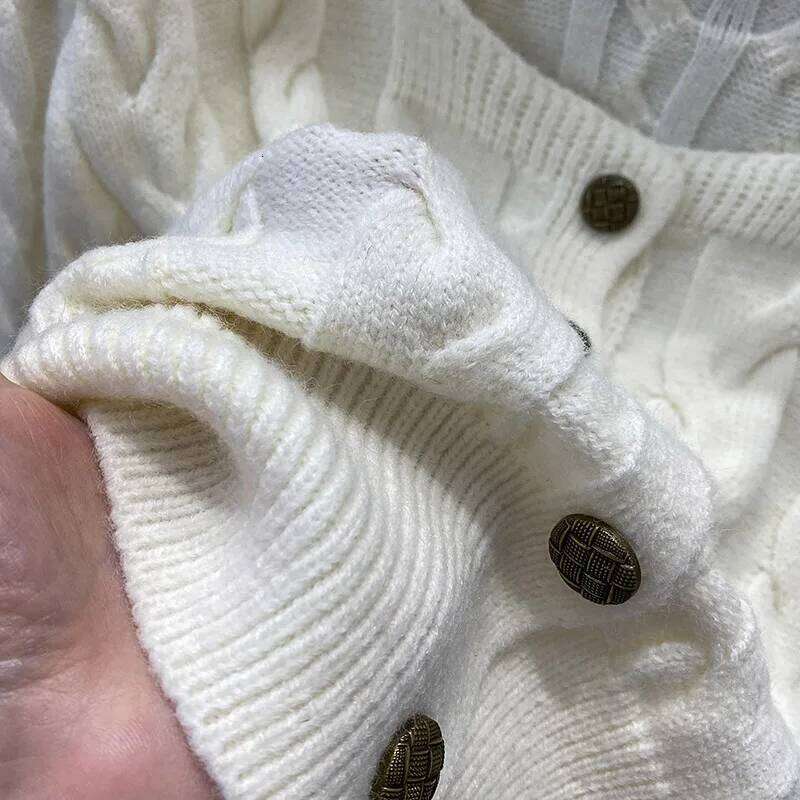 Knitted Cardigan 2023 Women's Autumn Winter French Square Collar Retro Bottoming Top Korean Sing-breasted Short Outerwear Z260313