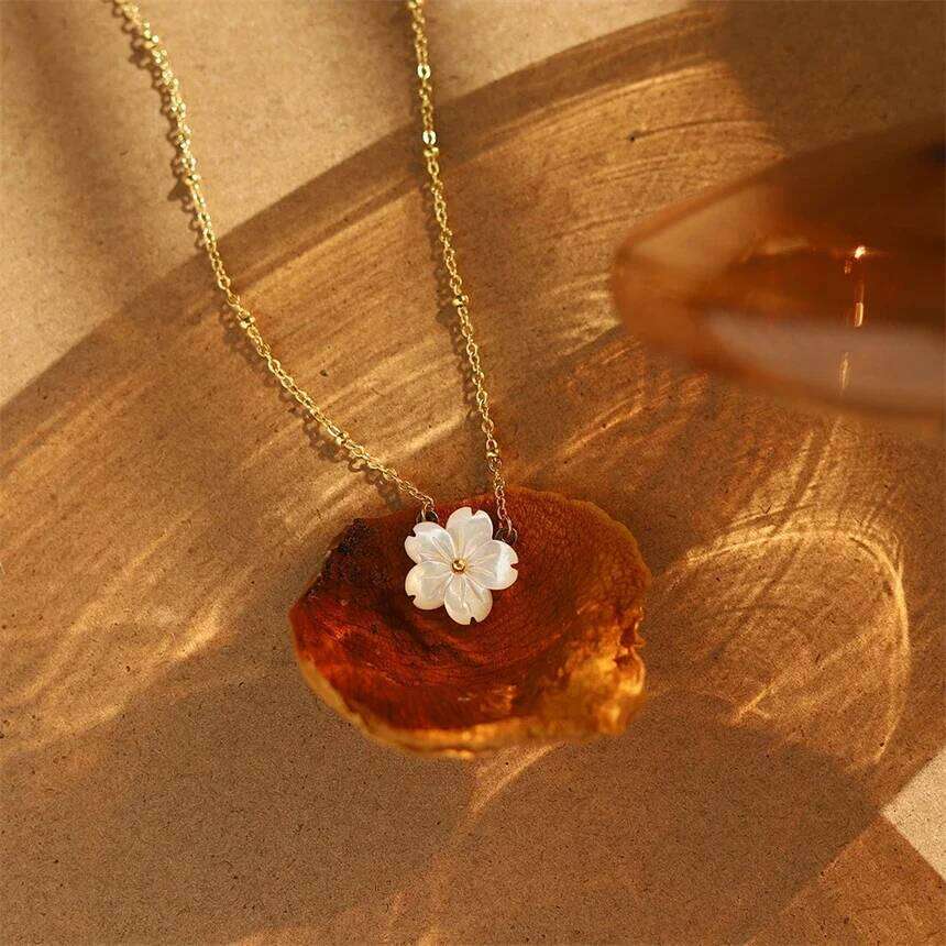 ASONSTEEL Fashion Shell Flower Pendant Necklace Gift For Women Stainless Steel Necklaces Golden Clavicle Chokers Exquisite Gifts H260312
